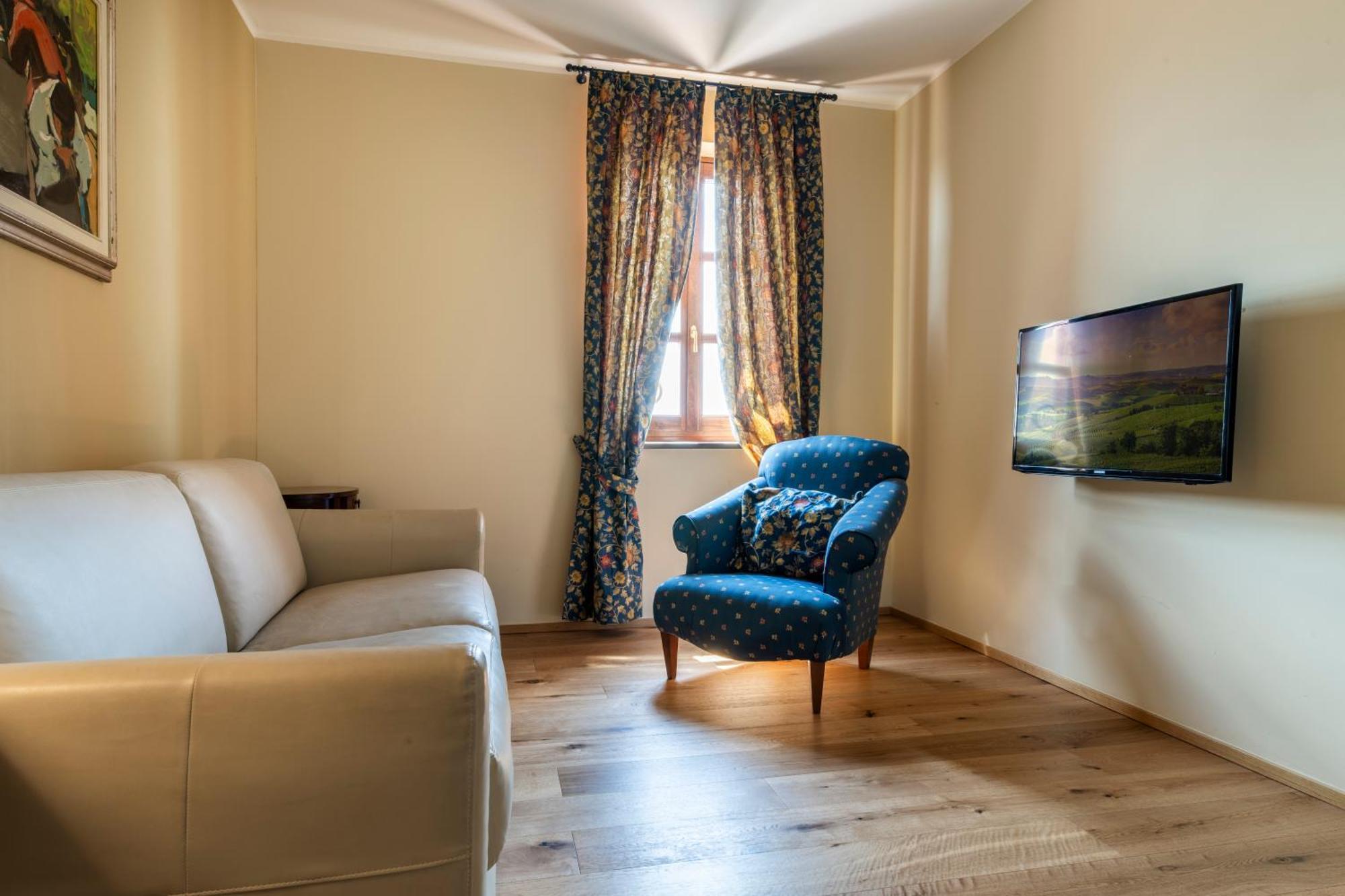 Ai Tardi Hotel