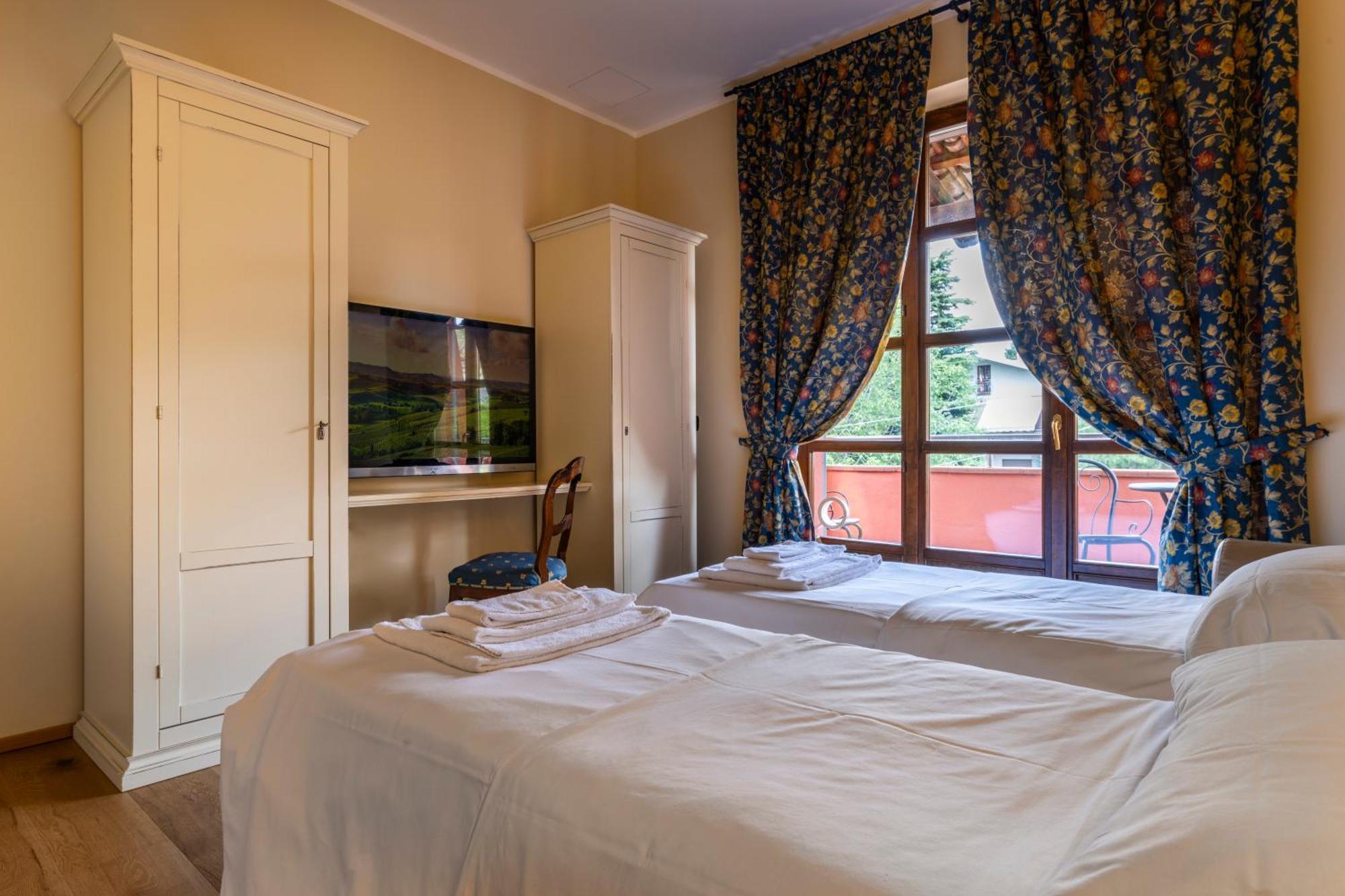 Ai Tardi Hotel 3*