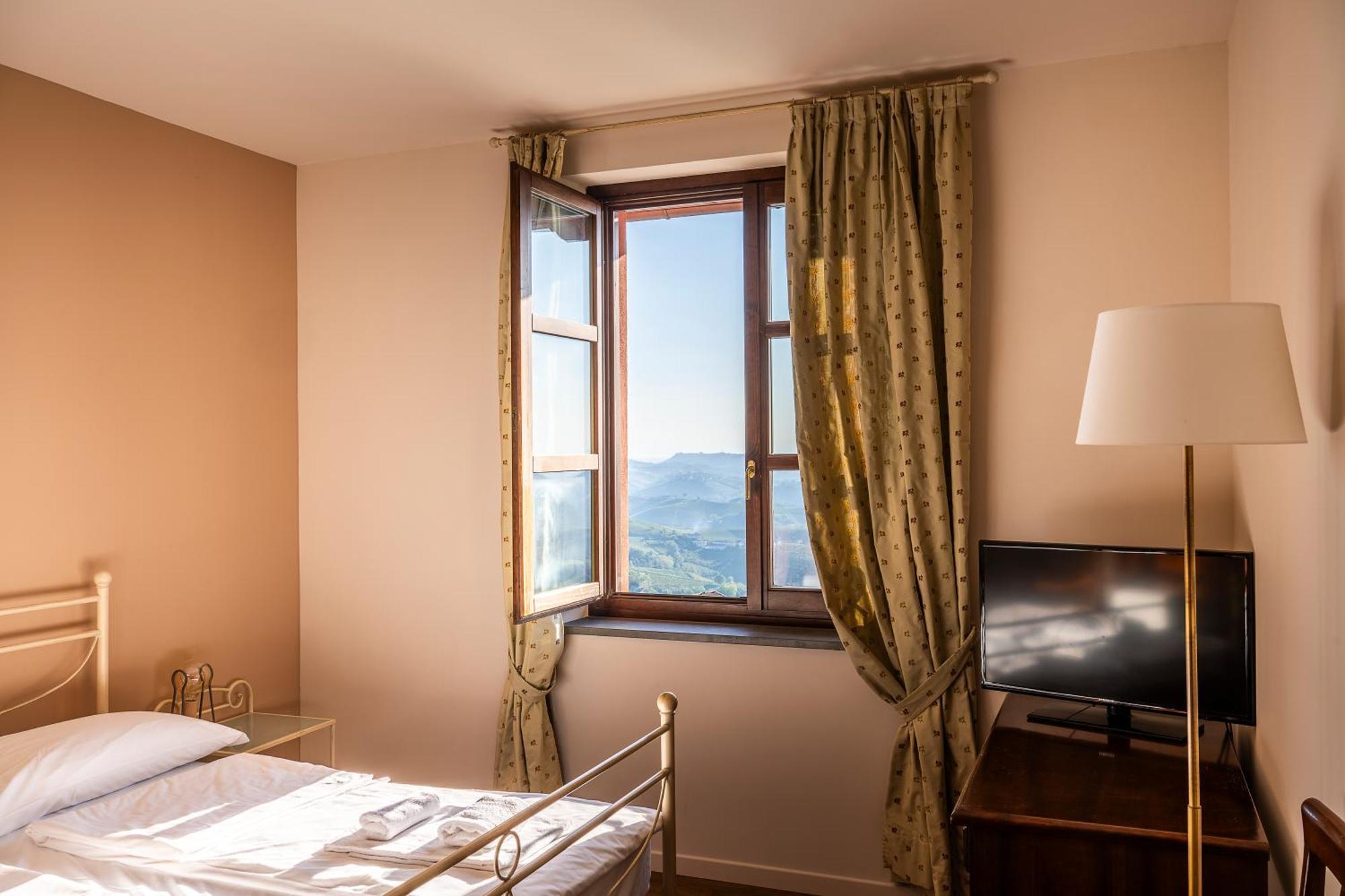 Ai Tardi Hotel 3*