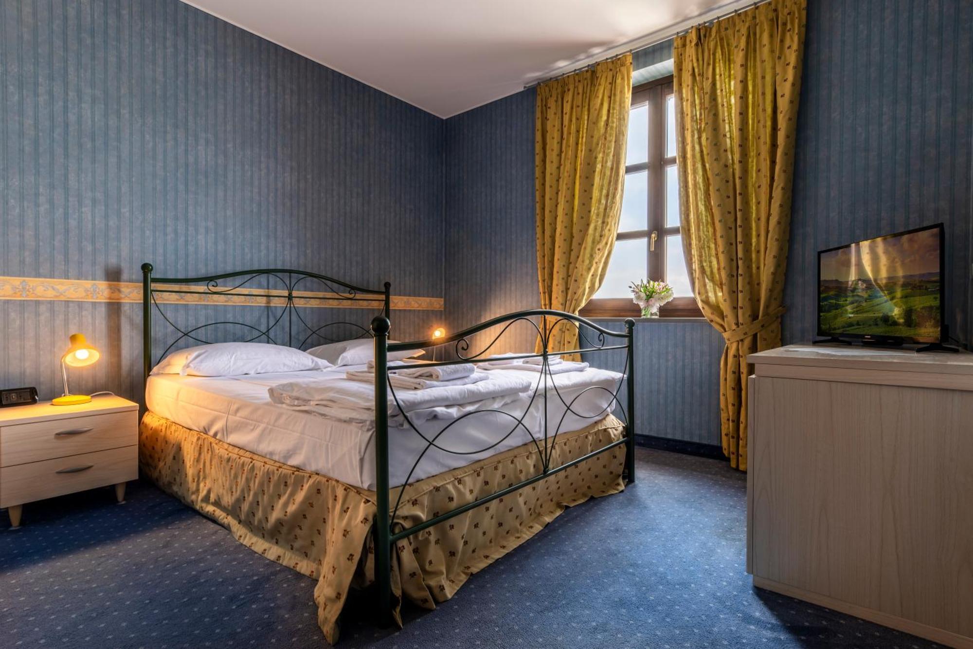 Ai Tardi Hotel 3*
